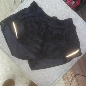 black lululemon shorts